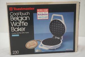 lot 24 image: waffle baker