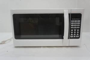 lot 34 image: microwave oven