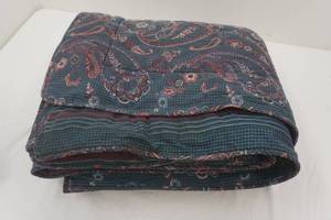 lot 38 image: reversable quilt