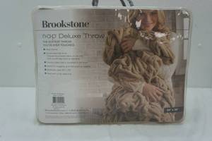 lot 47 image: deluxe throw