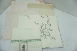 lot 54 image: table clothes