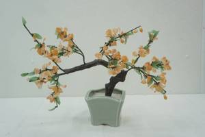 lot 56 image: Bonzi tree decor
