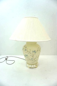 lot 57 image: table lamp