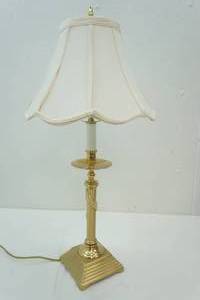 lot 58 image: table lamp