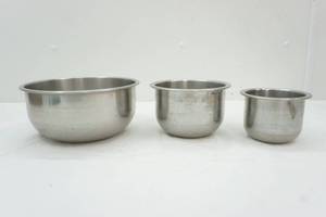 lot 87 image: stainless mixing bowls