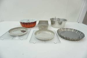lot 97 image: baking dishes
