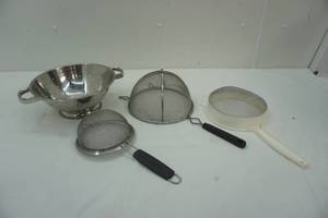 lot 100 image: kitchen utensils