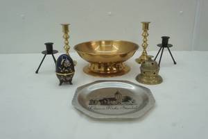 lot 111 image: decor