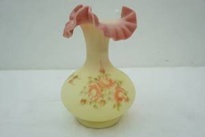 lot 119 image: Fenton Burmese vase