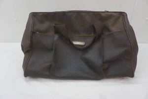 lot 132 image: overnight bag