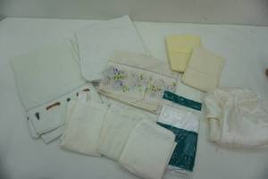 lot 139 image: pillow cases