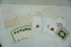 lot 140 image: cloth napkins