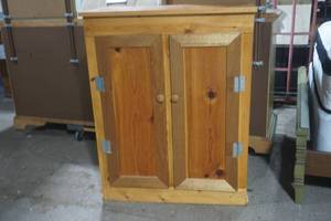 lot 4 image: wood cabinet