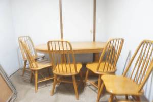 lot 8 image: dining table and chairs