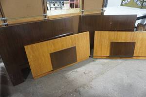 lot 12 image: 1 set of twin beds