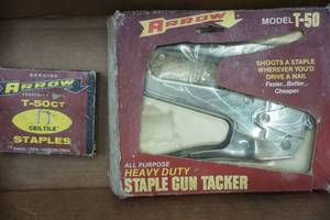 lot 181 image: Heavy duty staple gun tacker