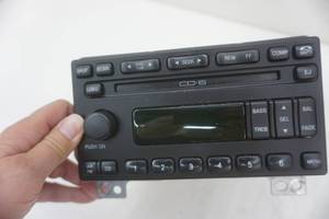 lot 186 image: 2004 Truck stereo