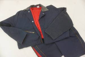 lot 210 image: Mens large short insulated coveralls