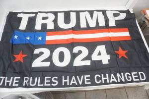 lot 249 image: Trump flag 3x5