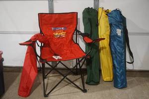 lot 302 image: folding camp chairs