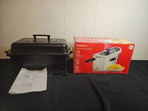 lot 146 image: GE Electric Deep Fryer with Digital Timer - 3.0 Liter Capacity