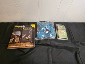 lot 151 image: Pet Accessory Bundle niteyleash, Voyager Harness, Walk Right