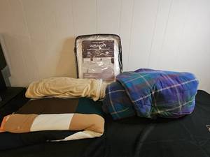 lot 153 image: Lot of Assorted Comforters and Blankets