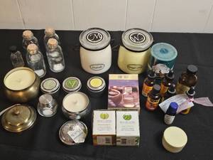 lot 157 image: Lot of Aromatherapy and Home Fragrance Items