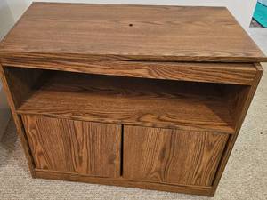 lot 169 image: Wooden Cabinet with Double Doors and Shelving