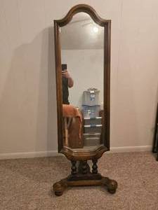 lot 175 image: Antique Full-Length Wooden Mirror with Ornate Stand