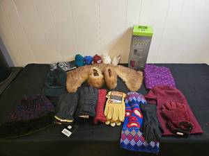 lot 190 image: Lot of Winter Clothing Accessories - Gloves, Hats, Booties, and More