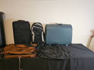 lot 197 image: Assorted Luggage and Bags Lot - 5 Pieces