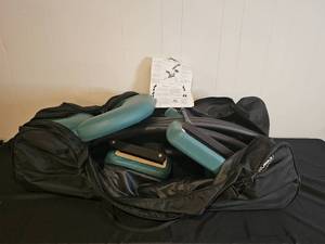 lot 201 image: Oakworks Portable Massage Chair with Carrying Bag - untested