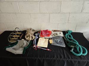 lot 262 image: Mixed Lot of Equine and Riding Supplies