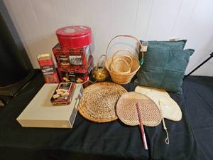 lot 220 image: Assorted Home Decor and Treats Lot