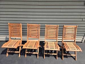 lot 398 image: Set of 4 Wooden Folding Chairs & Folding Table
