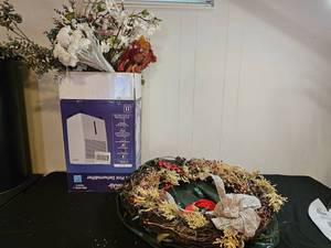 lot 228 image: Lot of Floral Arrangements and Decorative Wreath