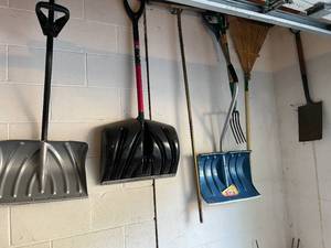 lot 11 image: Lot of Garden and Snow Removal Tools