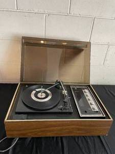 lot 19 image: Vintage Symphonic Solid State Stereophonic Multiplex Turntable