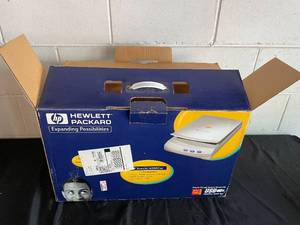lot 21 image: HP ScanJet 4200Cse Color Scanner