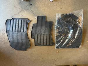 lot 271 image: Set of Car Floor Mats - Rubber, All-Weather