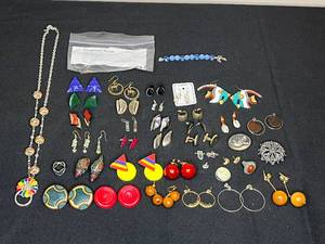 lot 69 image: Assorted Vintage and Modern Jewelry Lot
