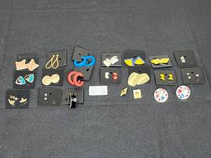 lot 70 image: Assorted Vintage Earrings Collection