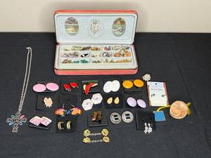 lot 72 image: Assorted Jewelry Lot with Velvet Case