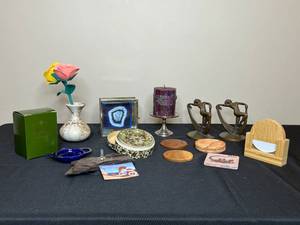 lot 77 image: Decorative Home Decor Items Collection