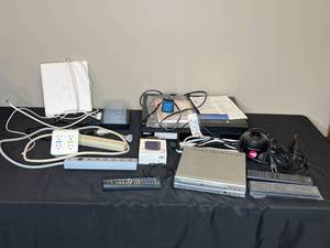 lot 95 image: Lot of Various Electronics and Accessories