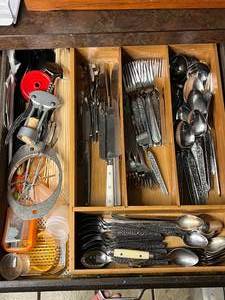 lot 113 image: Lot of Assorted Kitchen Utensils and Flatware