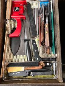 lot 115 image: Assorted Knives and Sharpening Tools