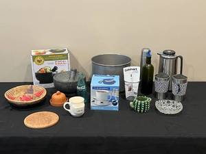 lot 129 image: Assorted Kitchenware and Home Items Lot
