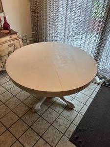 lot 141 image: Round Dining Table with 4 Chairs